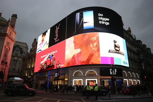 VSwank- Advertisement -DOOH